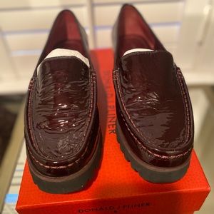 NWT Donald J Pliner RI03-V1 merlot crinkle patent pearl loafer size 9